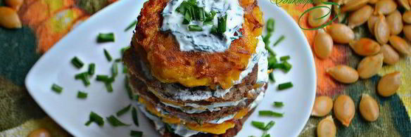 башенки из тыквенных и печеночных оладий