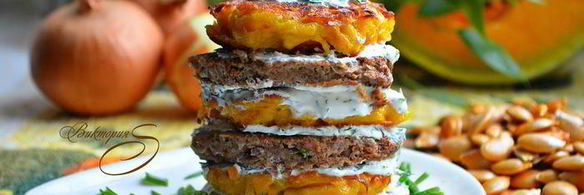 башенки из тыквенных и печеночных оладий