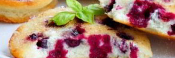 бисквитные оладьи с черной смородиной