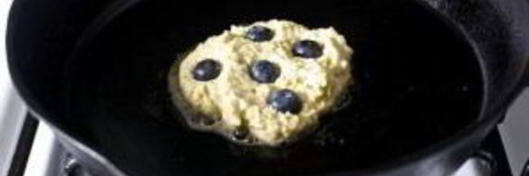 черничные оладьи с йогуртом