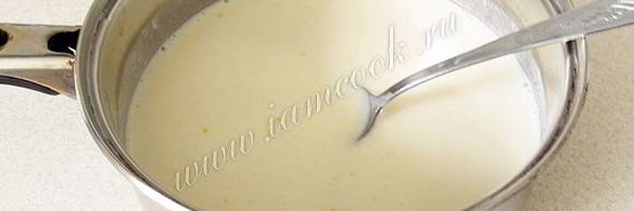 дрожжевые оладьи на кефире с вишневым соусом