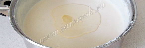 дрожжевые оладьи на кефире с вишневым соусом