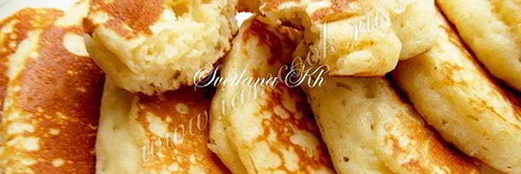 дрожжевые оладьи на кефире с вишневым соусом