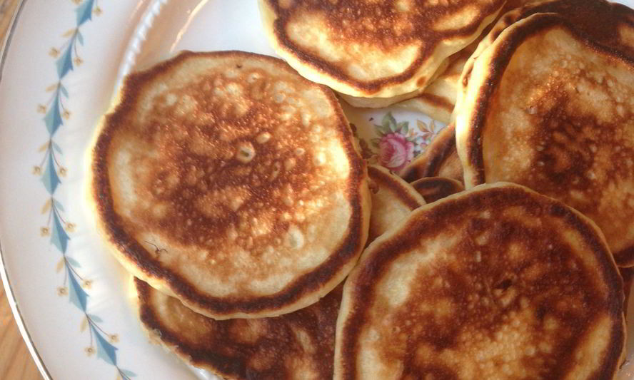 Рецепт дрожжевых оладий с яблоками