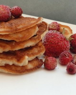 Фруктовые оладьи из банана и яблока