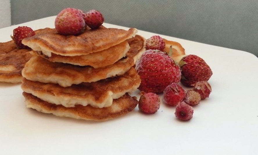 Рецепт фруктовых оладий из банана и яблока