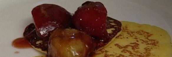 кукурузные оладушки со сливами