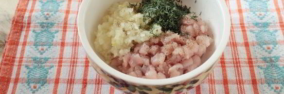 куриные оладьи с луком