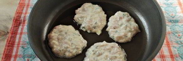 куриные оладьи с луком