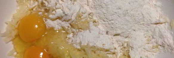 латкес — картофельные оладьи