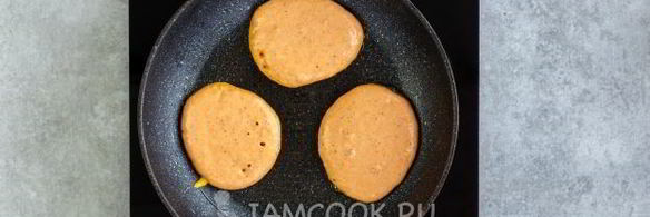 морковные оладьи с изюмом