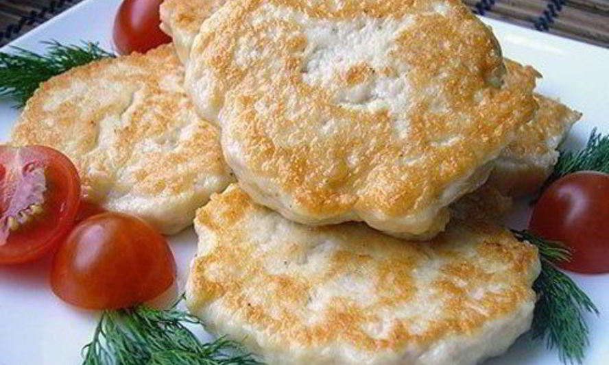 Рецепт нежных куриных оладушек на кефире
