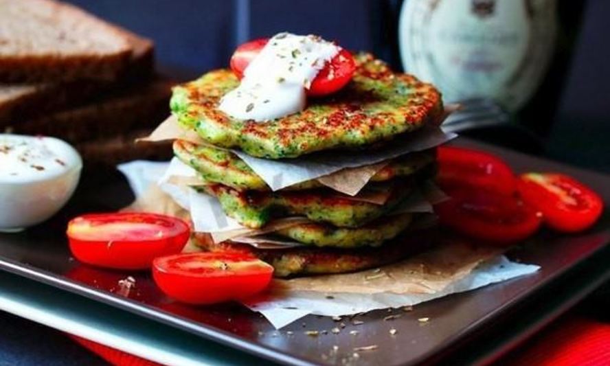 Рецепт оладий из брокколи и сыра пармезан