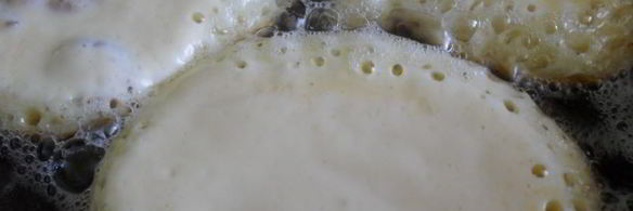 оладьи на кефире с черешней