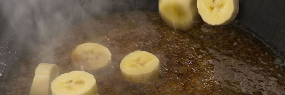 оладьи на кефире с фруктами