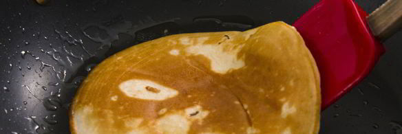 оладьи на кефире с фруктами