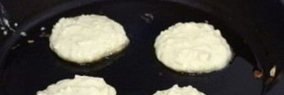 оладьи на кефире с яблоками