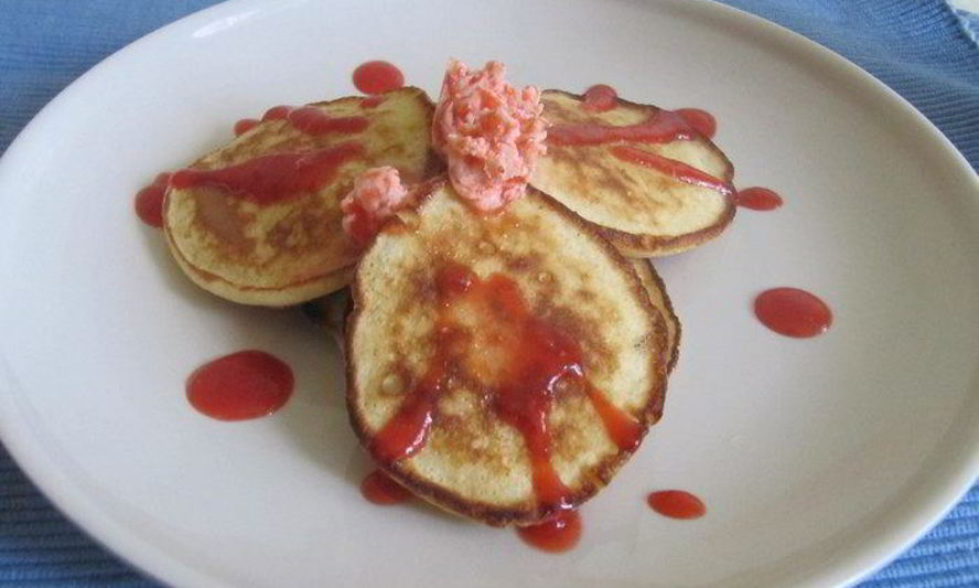 Рецепт оладий с рикоттой и клубничным маслом