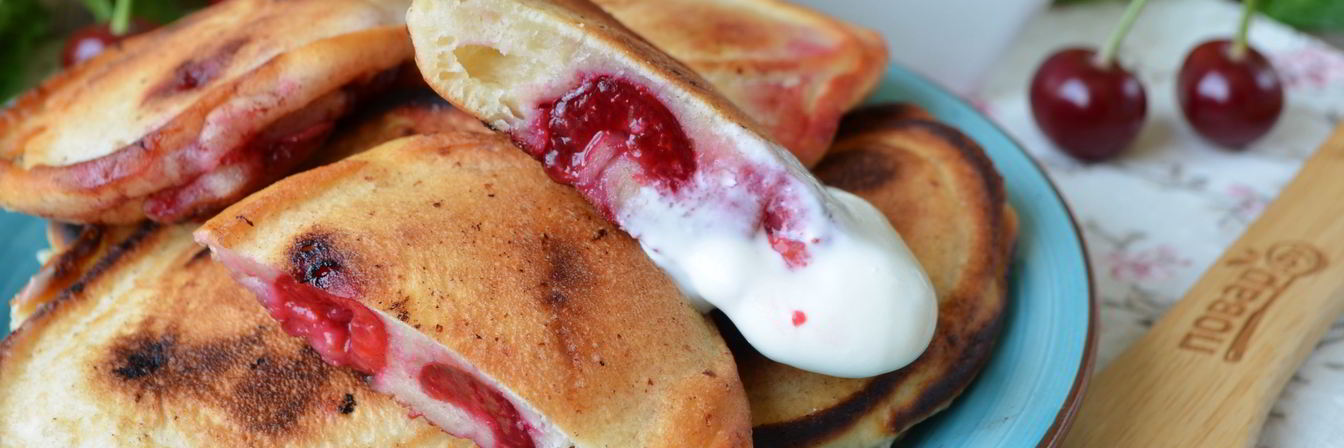 Оладьи с вишней на кефире