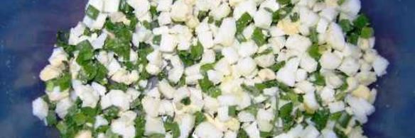 оладьи с яйцом и зеленым луком