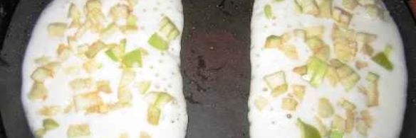 оладьи с яйцом и зеленым луком