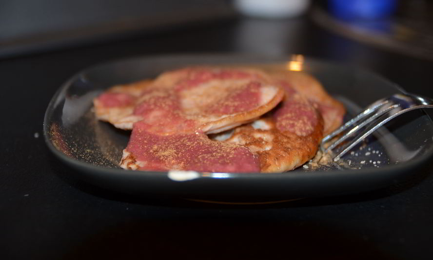 Рецепт оладий с земляникой и ягодным соусом