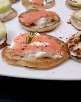 Оладьи со сметанным кремом