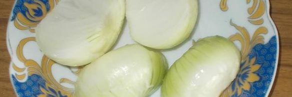 печеночные оладьи под соусом из огурца