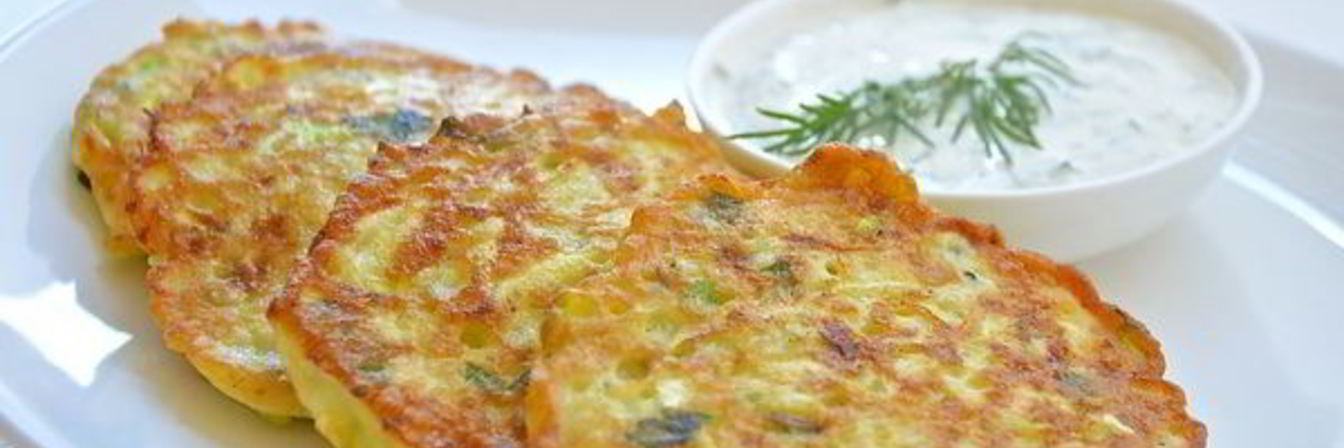 Простые оладьи из кабачков с сыром