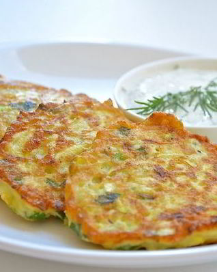 Простые оладьи из кабачков с сыром