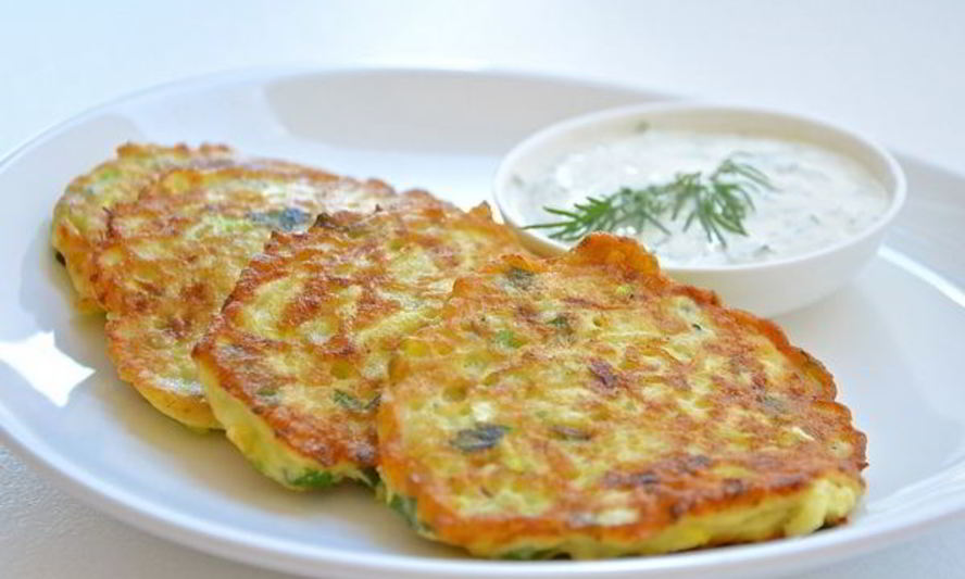 Рецепт простых оладий из кабачков с сыром
