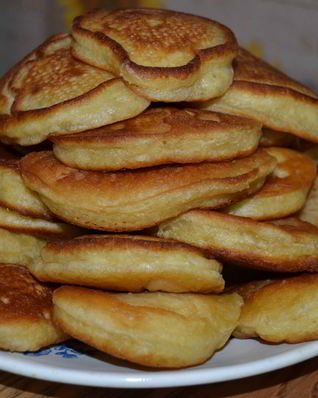 Пышные оладьи на кефире с сюрпризом