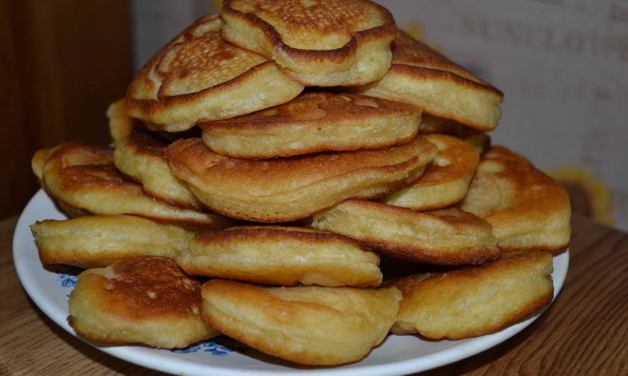 Рецепт пышных оладий на кефире с сюрпризом