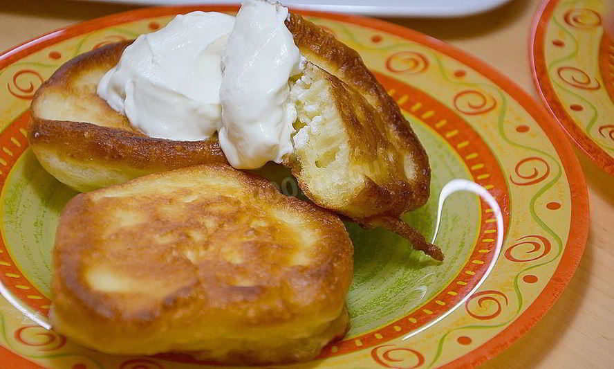 Рецепт пышных оладий на теплом кефире с содой