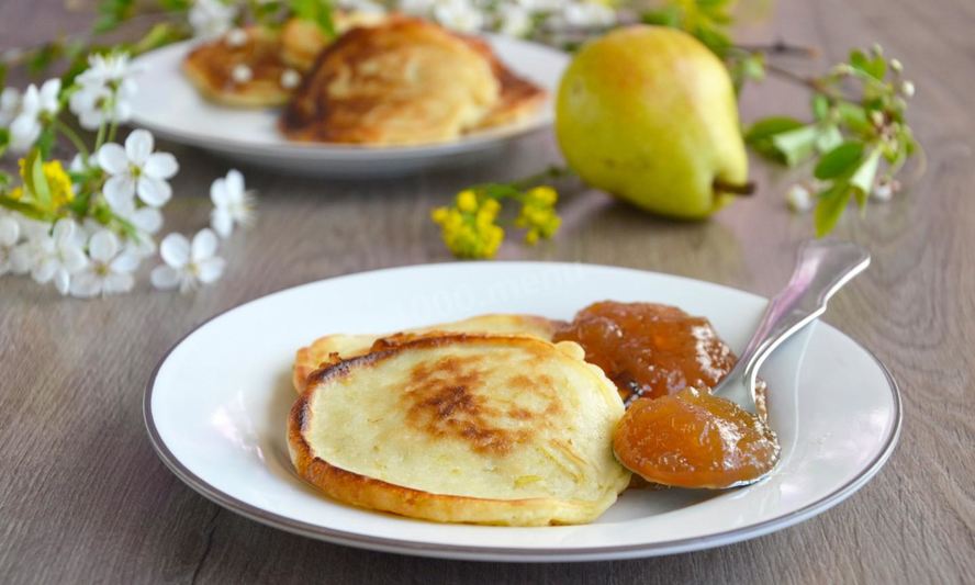 Рецепт сливочных оладий с грушей дюшес