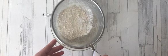 сливочные оладьи с грушей дюшес