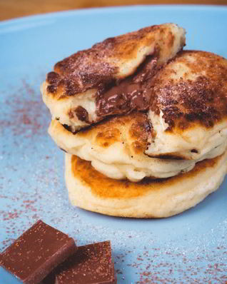Творожные оладьи с шоколадом