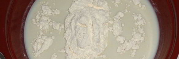 дрожжевые рогалики с вареной сгущенкой