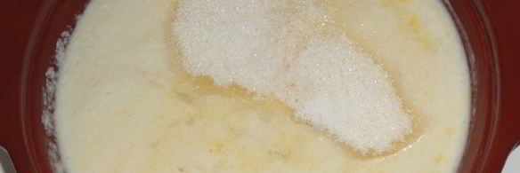 дрожжевые рогалики с вареной сгущенкой