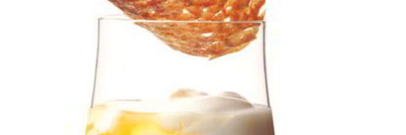 Личи в йогурте с печеньем