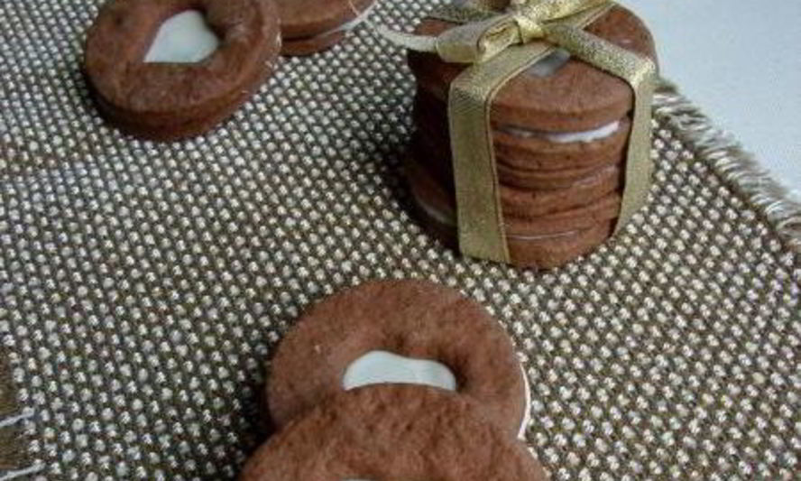 Рецепт печенья шоколадно-банановое с белой глазурью