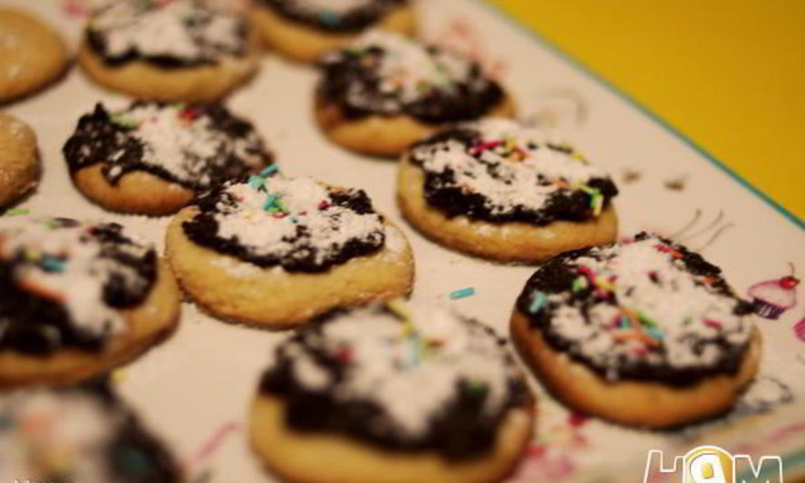 Рецепт песочного печенья с шоколадной глазурью