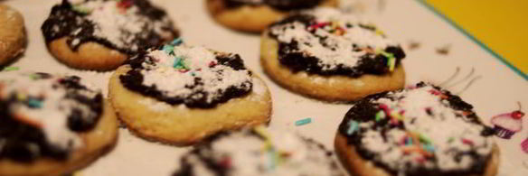 песочное печенье с шоколадной глазурью