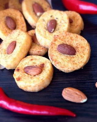 Пикантное печенье с сыром чеддер и миндалем