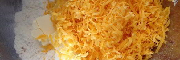 пикантное печенье с сыром чеддер и миндалем