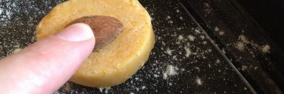 пикантное печенье с сыром чеддер и миндалем