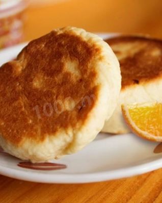 Простой печенье на сметане на сковороде с яичными желтками