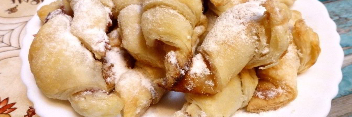 Рогалики из слоеного теста