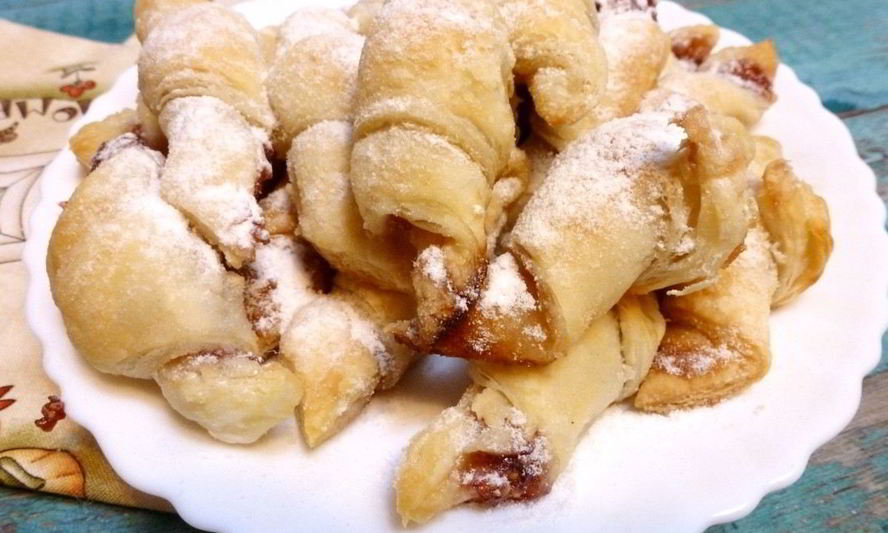 Рецепт рогаликов из слоеного теста