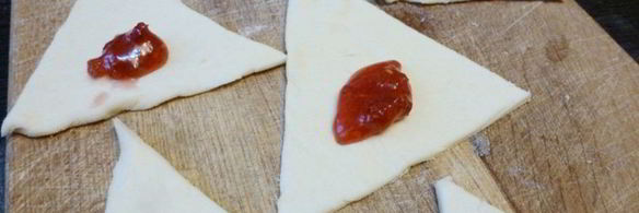 рогалики из слоеного теста